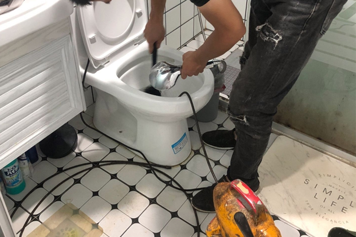 长清马桶堵塞自己疏通还是找师傅?专业上门服务让你省时更省心